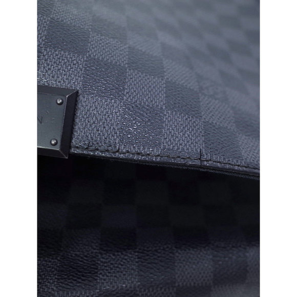 Louis Vuitton Damier Graphite Black Bag Shoulder MM District - Picture 6 of 8